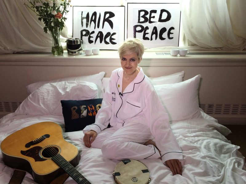 bed-in for peace, le reine elizabeth, john lennon, yoko ono, vietnam war, 900 Boulevard René-Lévesque 